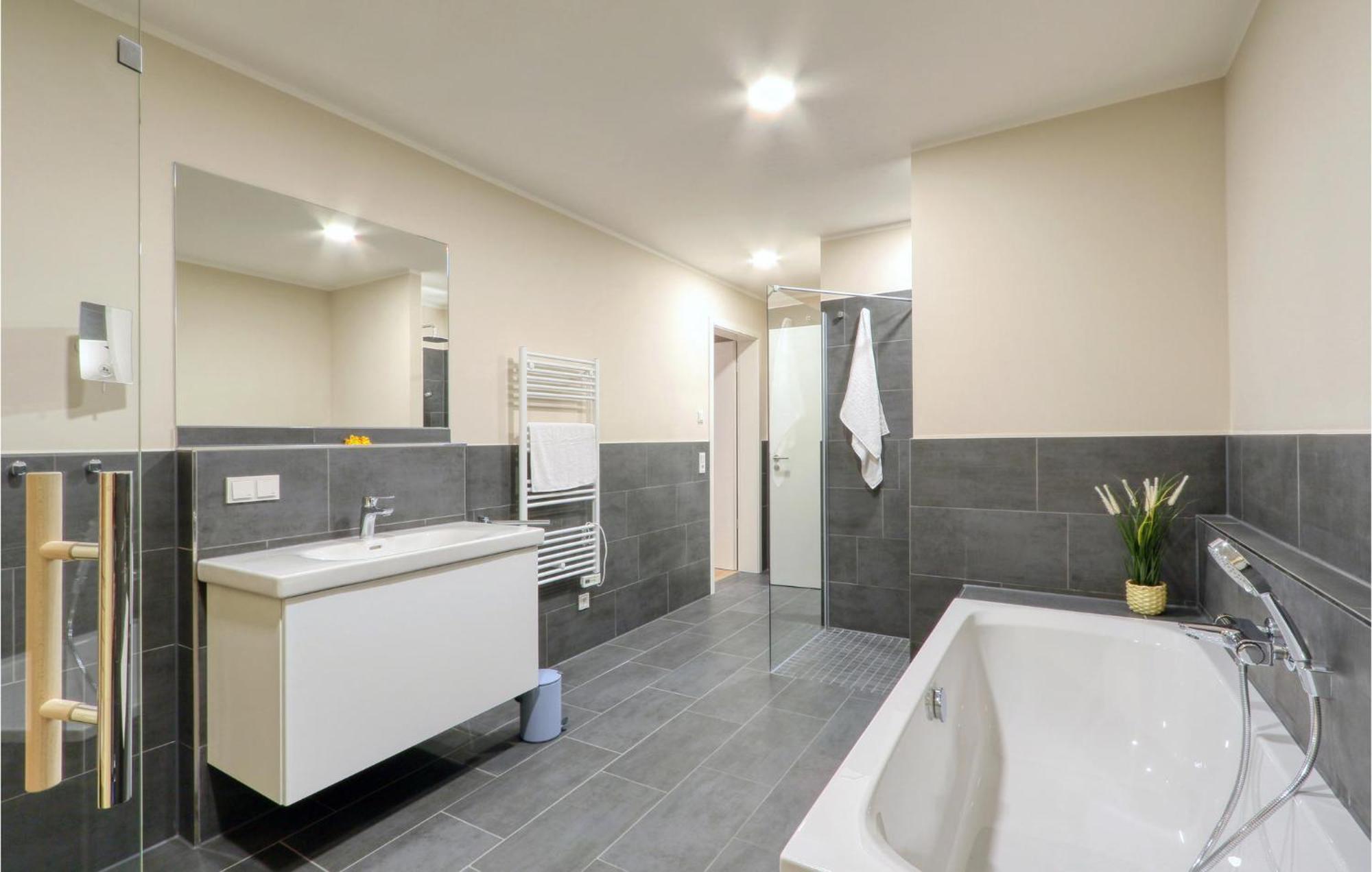 Awesome apartment in Ostseebad Boltenhagen with 1 Bedrooms, Sauna&WiFi Buitenkant foto